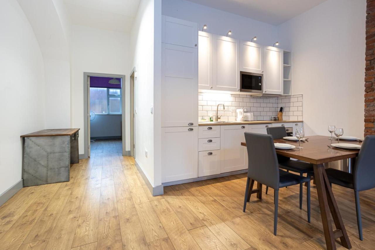 Pillo Rooms Serviced Apartments - Salford 曼彻斯特 外观 照片