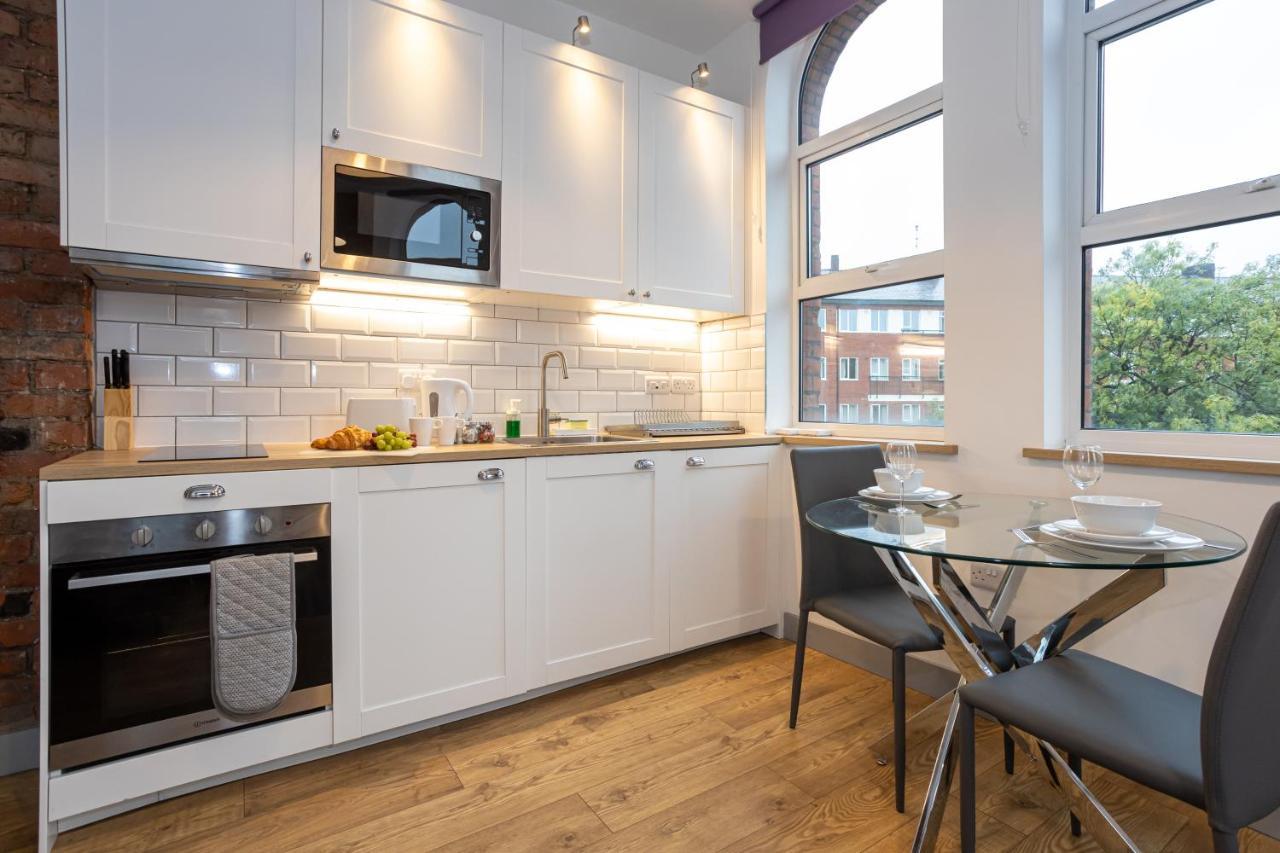 Pillo Rooms Serviced Apartments - Salford 曼彻斯特 外观 照片