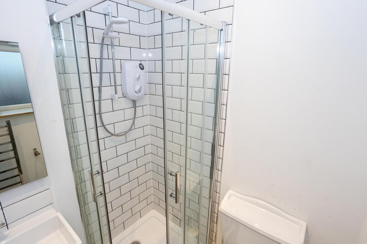 Pillo Rooms Serviced Apartments - Salford 曼彻斯特 外观 照片