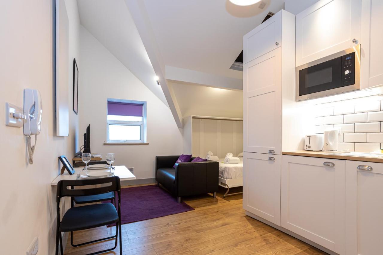 Pillo Rooms Serviced Apartments - Salford 曼彻斯特 外观 照片